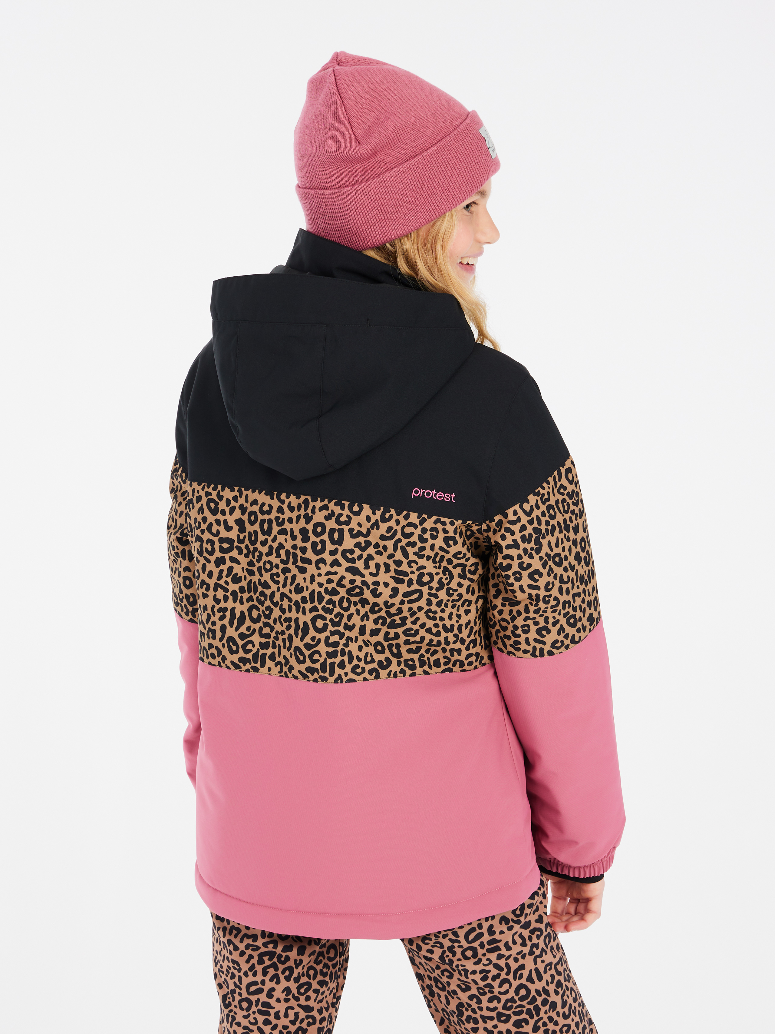 6911344_840_model_back-half_01